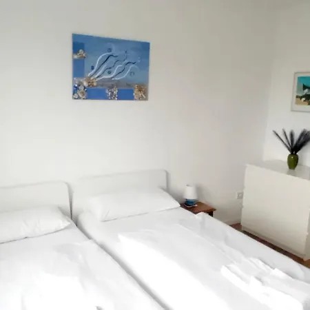 Neubau Mit Terasse, Privater Eingang,parkplatz,kueche Fuerth