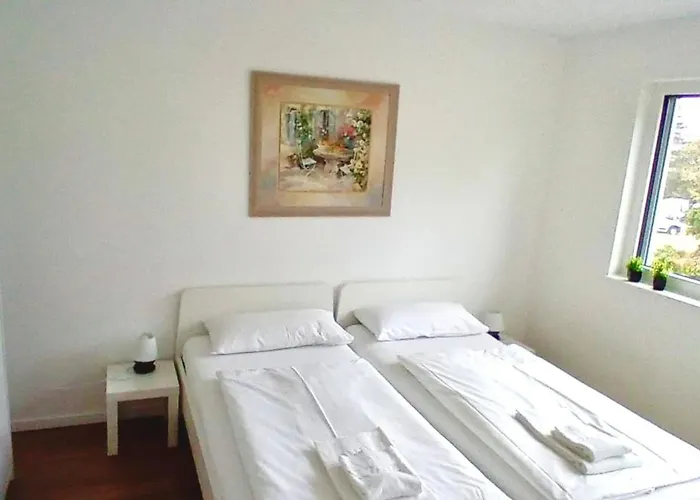 Neubau Mit Terasse, Privater Eingang,parkplatz,kueche * Fuerth