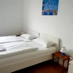 Neubau Mit Terasse, Privater Eingang,parkplatz,kueche