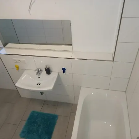 Neubau Mit Terasse, Privater Eingang,parkplatz,kueche * Fuerth