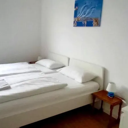 Neubau Mit Terasse, Privater Eingang,parkplatz,kueche