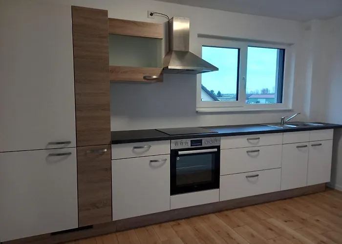 Neubau Mit Terasse, Privater Eingang,parkplatz,kueche *