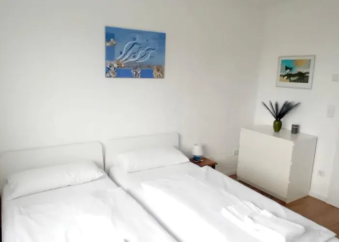 Neubau Mit Terasse, Privater Eingang,parkplatz,kueche Fürth