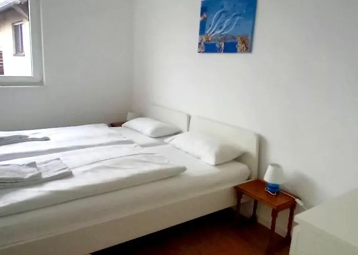 Neubau Mit Terasse, Privater Eingang,parkplatz,kueche